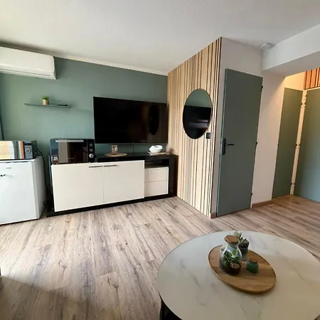 For 4 People - Air Conditioning - Wi-fi - Parking *