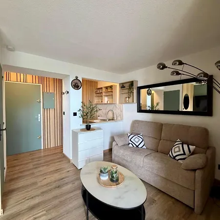 For 4 People - Air Conditioning - Wi-fi - Parking *