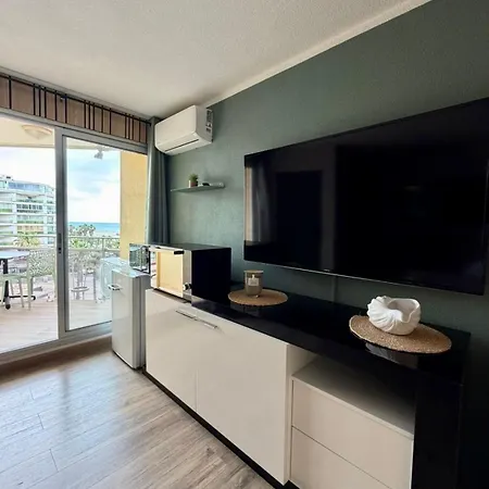 For 4 People - Air Conditioning - Wi-fi - Parking